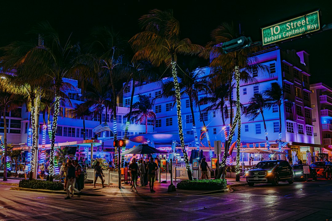 Illustration of neon-lit Miami streets evoking Vice City's nighttime atmosphere in GTA VI